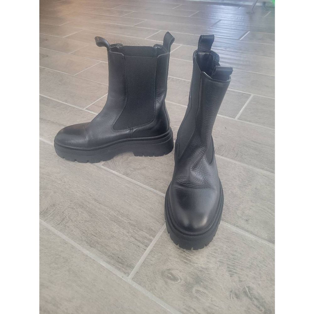 Zara Chunky Sole Chelsea Boots Black